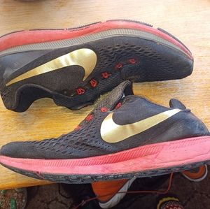 Nike Air Zoom Pegasus 35 Running Shoe red/black/gold size 12.5